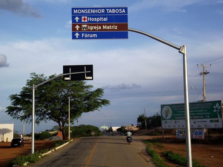 Tubos de aço na sinalização urbana