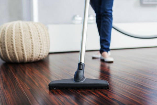 Como fazer a limpeza do piso laminado?