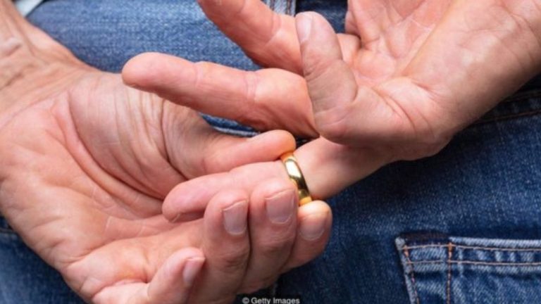 Infidelidade pela BBC News e Detetive Particular